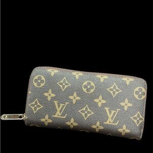 LOUIS VUITTON ZIPPY WALLET